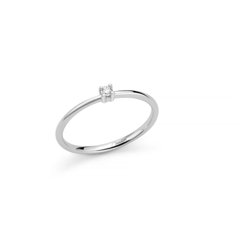 Solitario con diamante a griffe regolari in oro bianco 375